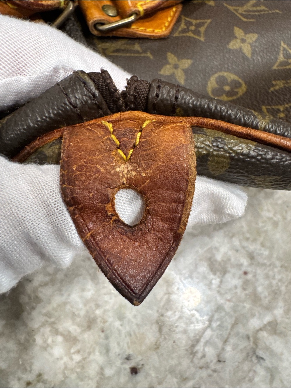 Louis Vuitton Speedy 40 Monogram Canvas Boston Bag - Picture 14 of 16